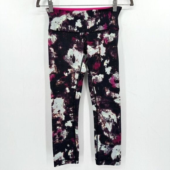 Lululemon Wunder Under Black Pink Kara Print Knit Yoga 22" Cropped 4 Leggings - Picture 1 of 7